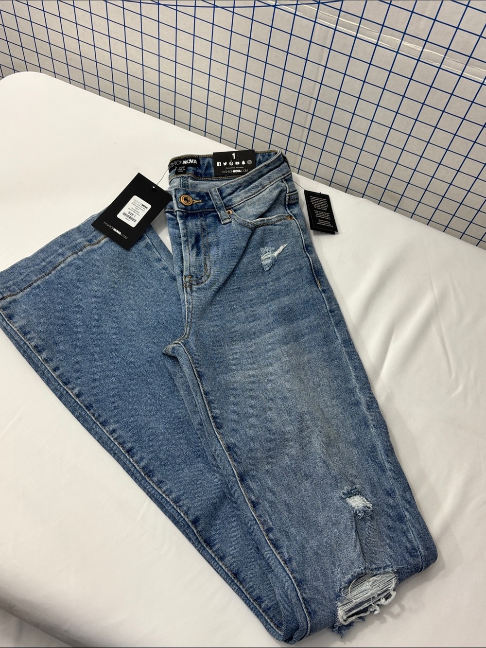 ⬇️ Fashion Nova Light Blue High-Rise Distressed Jeans